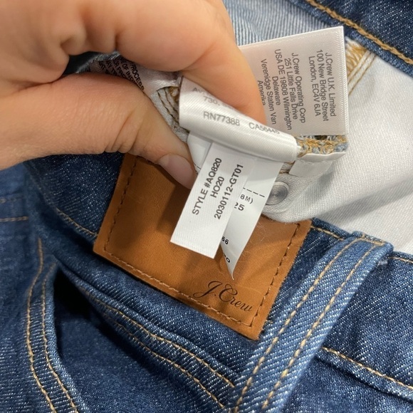 J. Crew Slouchy Boyfriend Jean in Outlaw Wash Size 26 Style: AQ820 Cotton - Picture 4 of 11